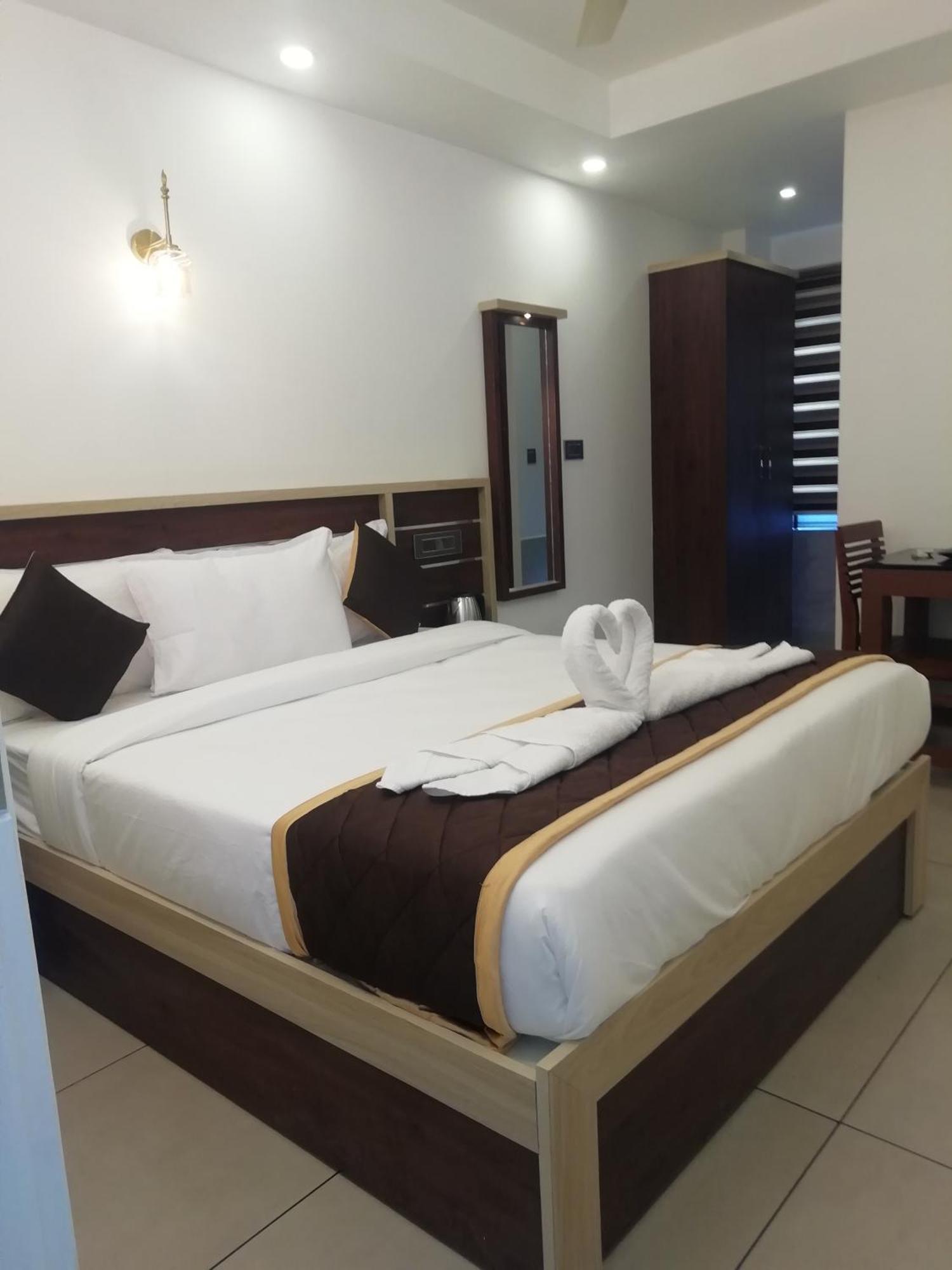 Paul Residency Hotel Nedumbassery Ngoại thất bức ảnh